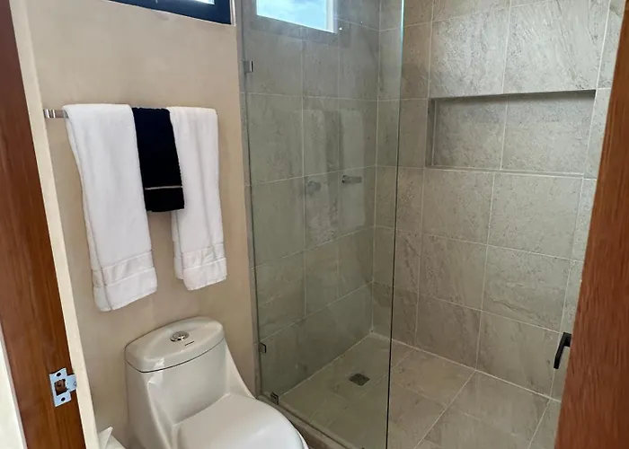 *jungle Ph W/pool, Close To Downtown & *