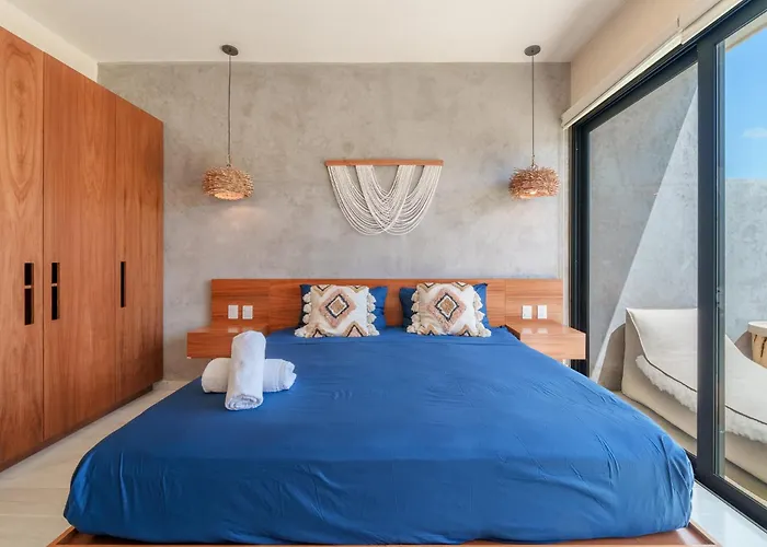 *jungle Ph W/pool, Close To Downtown &